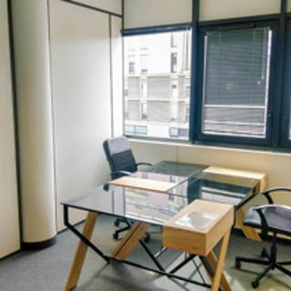 Bureau privé 15 m² 4 postes Location bureau Rue Victor Lagrange Lyon 69007 - photo 1